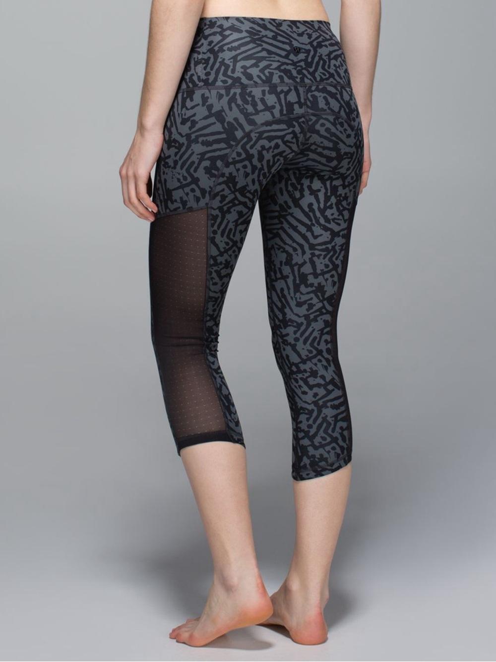 Lululemon Hot To Street Crop
Biggie Brushed Animal Coal Black / Black Leggings